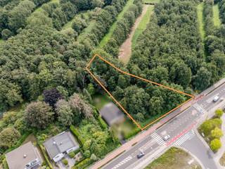 Deze zeer ruime en leuke bouwgrond voor open bebouwing met een straatbreedte van circa 47m en alleen maar groenzichten, is strategisch gelegen nabij een verbindingsweg naar de omliggende gemeenten. 

Straatbreedte 47m 
Maximale perceeldiepte 89m 

Verkavelingsvoorschriften te bevragen bij ons op kantoor van Vastgoedservice Mol, 014 82 15 15 

Optioneel : Enkele meters terug in de straat staan nog 2 woningen en 1 bouwgrond te koop die mogelijks ook samen gekocht kunnen worden. Zie op onze website van Vastgoedservice.be voor mijn info, hieronder de links : 
woning Donk 16 = https://www.vastgoedservice.be/vgs4/pand_one.asp?Immo_ID=19767  
bouwgrond Donk 14 = https://www.vastgoedservice.be/vgs4/pand_one.asp?Immo_ID=19771  
woning Donk 18 = https://www.vastgoedservice.be/vgs4/pand_one.asp?Immo_ID=19768.

Voor verdere informatie kan U steeds terecht op ons kantoor. 014/82.15.15.