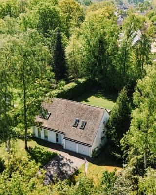 Waasmunster - In het hartje van "De Heide", in een rustige doodlopende straat, wacht deze instapklare woning op haar nieuwe bewoners. Met...