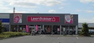 Commercieel uitstekend gelegen pand (voorheen Leenbakker) aan de Boomsesteenweg in Wilrijk met grote parking en hoge zichtbaarheid. Dankzij de...