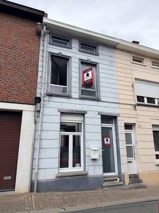 CONFORME (VERHUUR) STARTERSWONING MET STADSTUIN/TERRAS IN EEN ZIJSTRAAT VAN HET HANDELSCENTRUM. Leuke gesloten bebouwing in een rustige zijstraat...