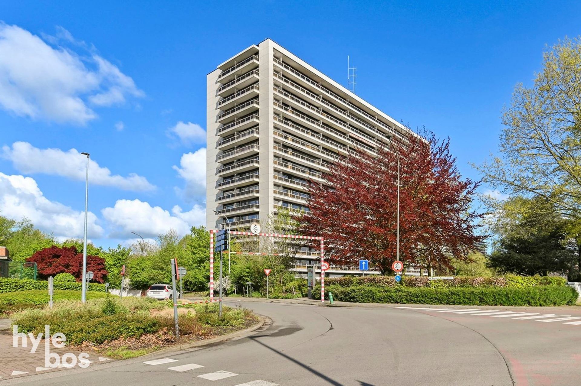 Ruim instapklaar 2 slaapkamer appartement met garage - foto 2