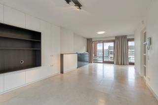 Dit appartement in Brugge biedt een perfecte combinatie van modern comfort en een toplocatie. Dankzij het gunstige EPC-label B geniet u hier van...