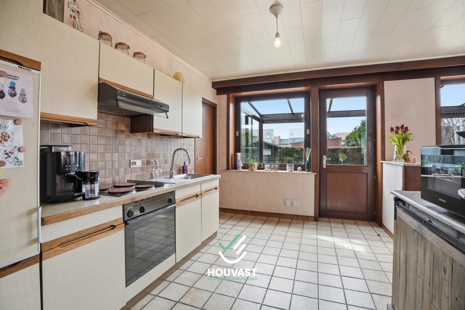 Te koop - Bungalow met 3 slaapkamers en veel potentieel in het charmante Woesten. - foto 5