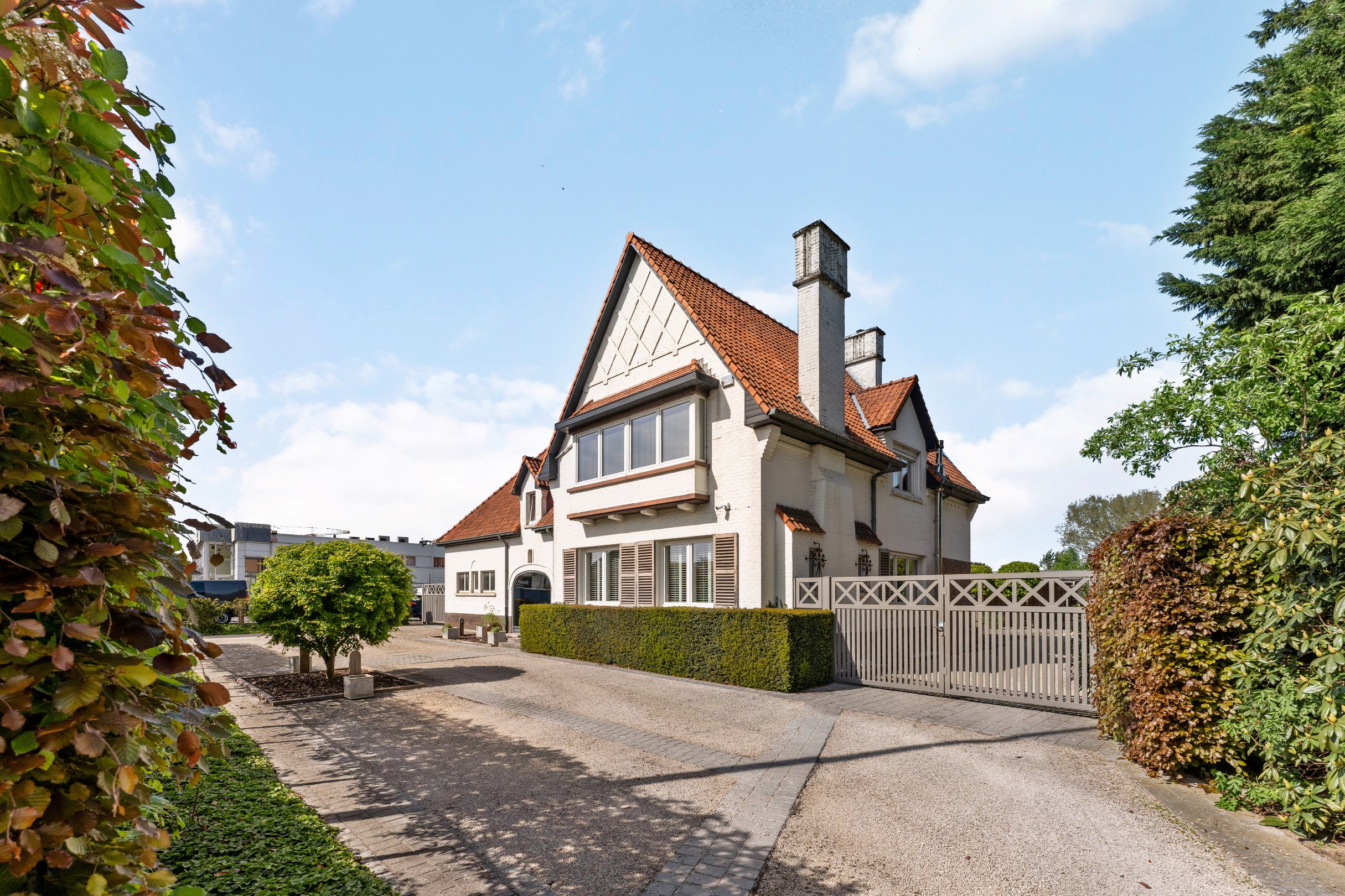 Statig en karaktervolle woning met stallen en multifunctioneel bijgebouw op een terrein van 8709m2 te Halen. - foto 5