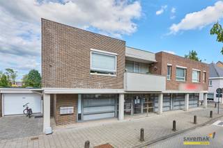 Espace commercial multifonctionnel d'une surface utile de 185m².Une entrée séparée donne accès à l'espace client. En outre, il y a actuellement des...