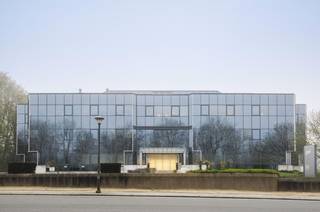 Espace de bureaux moderne de 620 m² à louer, idéalement situé le long de la R0 et facilement accessible en transports en commun.Cet espace prêt à...