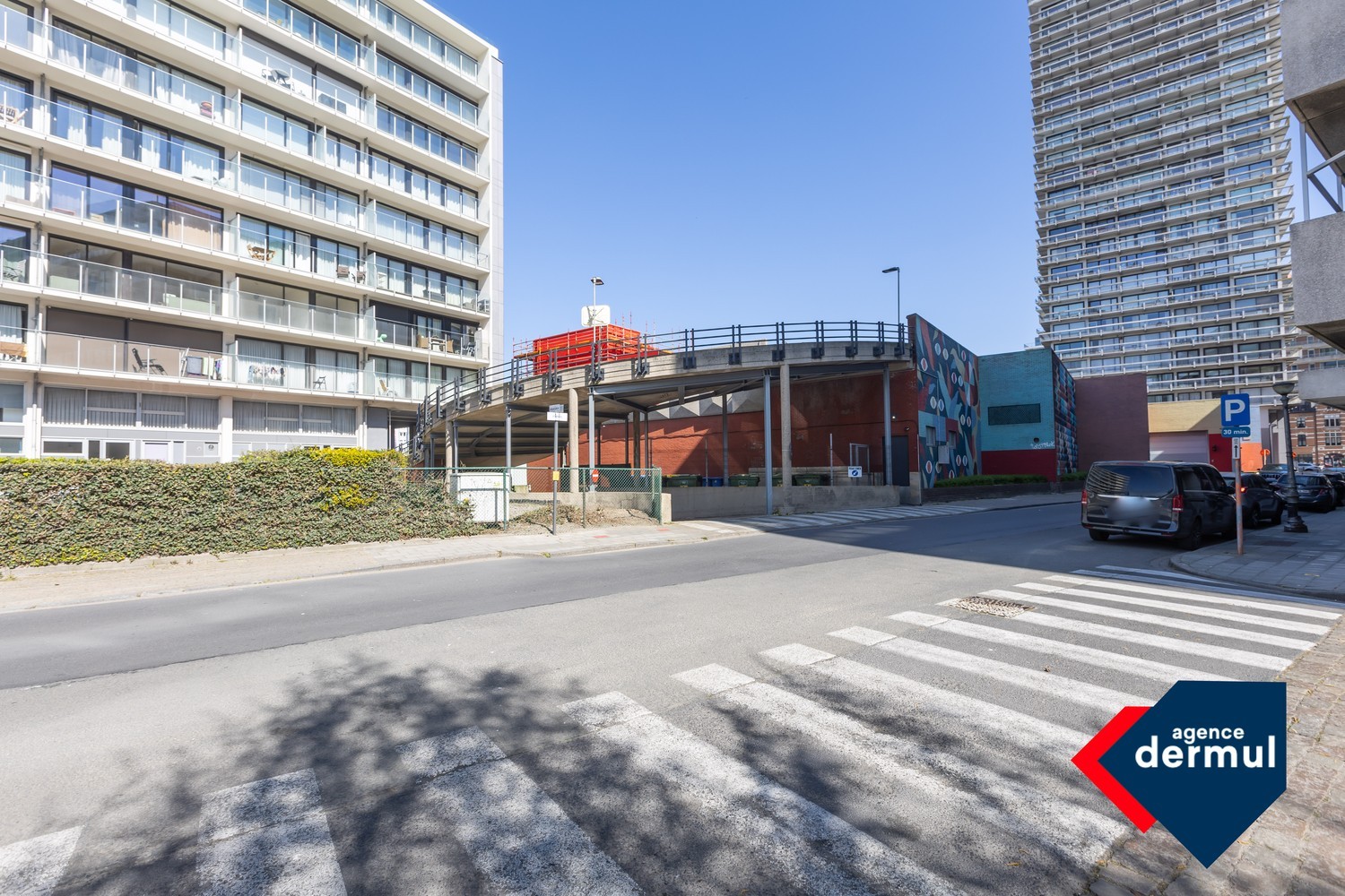 Atuostaanplaats te huur nabij het station. De standplaats is onmiddellijk vrij.