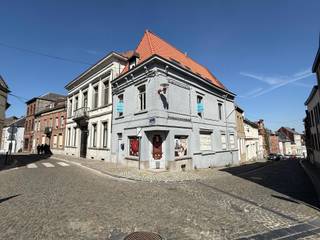 Située en plein cœur de Lessines, sur la Grand-Place, cette maison d’habitation à rénover offre un potentiel exceptionnel pour investisseurs...