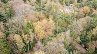 Uniek perceel met vergunde villa op toplocatie in het groenDroomt u van een exclusieve villa met maximale privacy, omgeven door natuur en toch vlot...