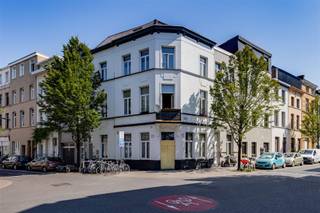 This characterful corner building is located in the lively Oranjestraat, near Park Spoor Noord. The location is particularly popular with...