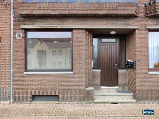 Op wandelafstand van het centrum van Maaseik staat dit gelijkvloers appartement te huur. Het appartement heeft een woonkamer, 1 slaapkamer, badkamer...