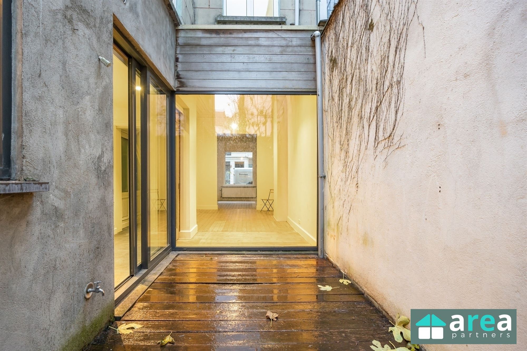 Herenwoning met authentieke elementen en stadskoer! - foto 2