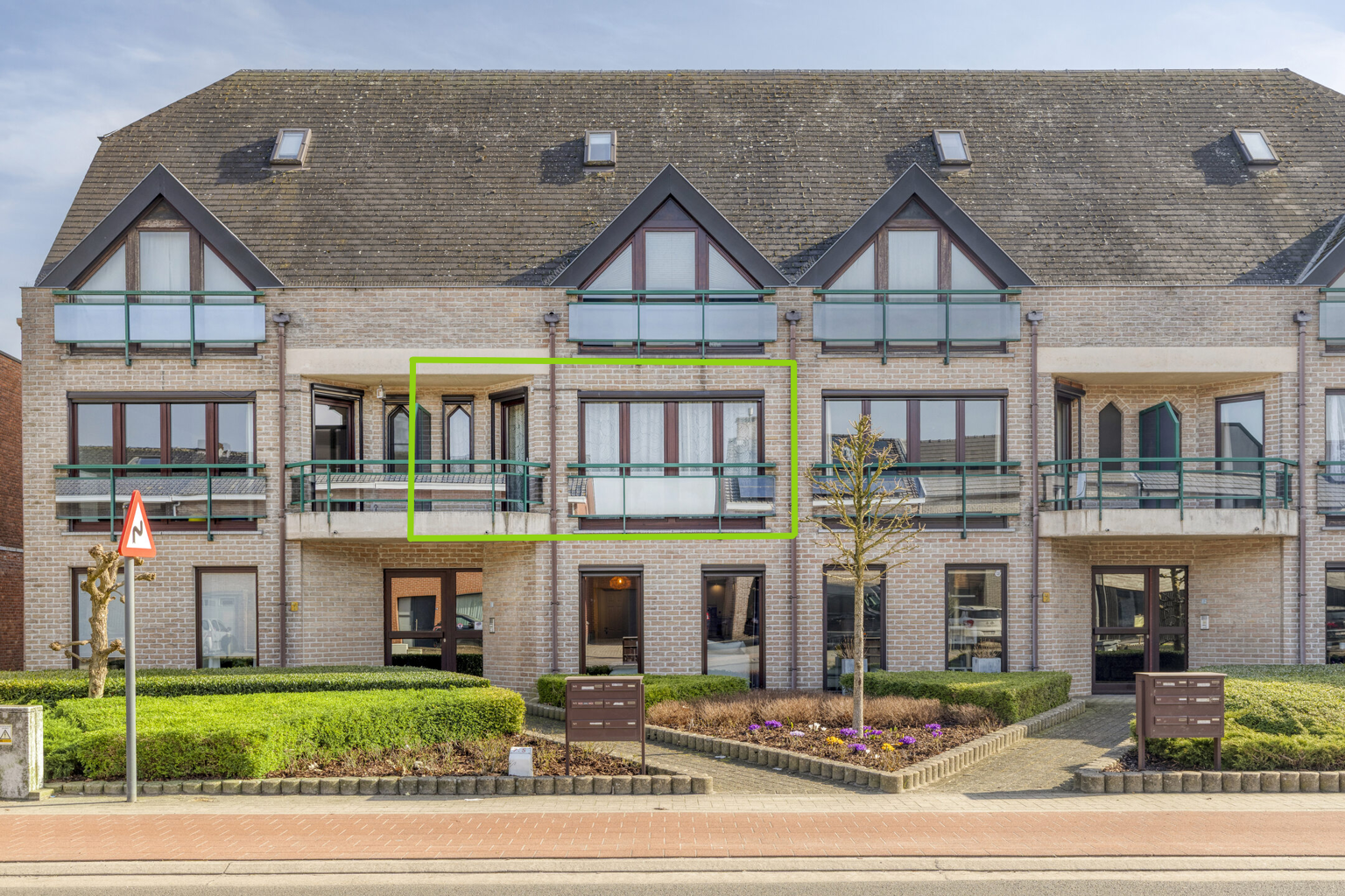 Ruim appartement met 2 slaapkamers en garagebox - foto 1