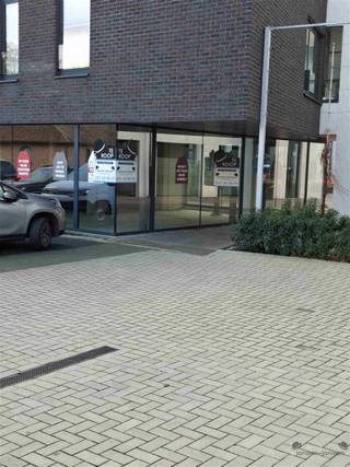 FOR SALE: COMMERCIAL PROPERTYIn the center of Zutendaal, in the residence Dorperveld, there is a commercial property for sale.The commercial property...