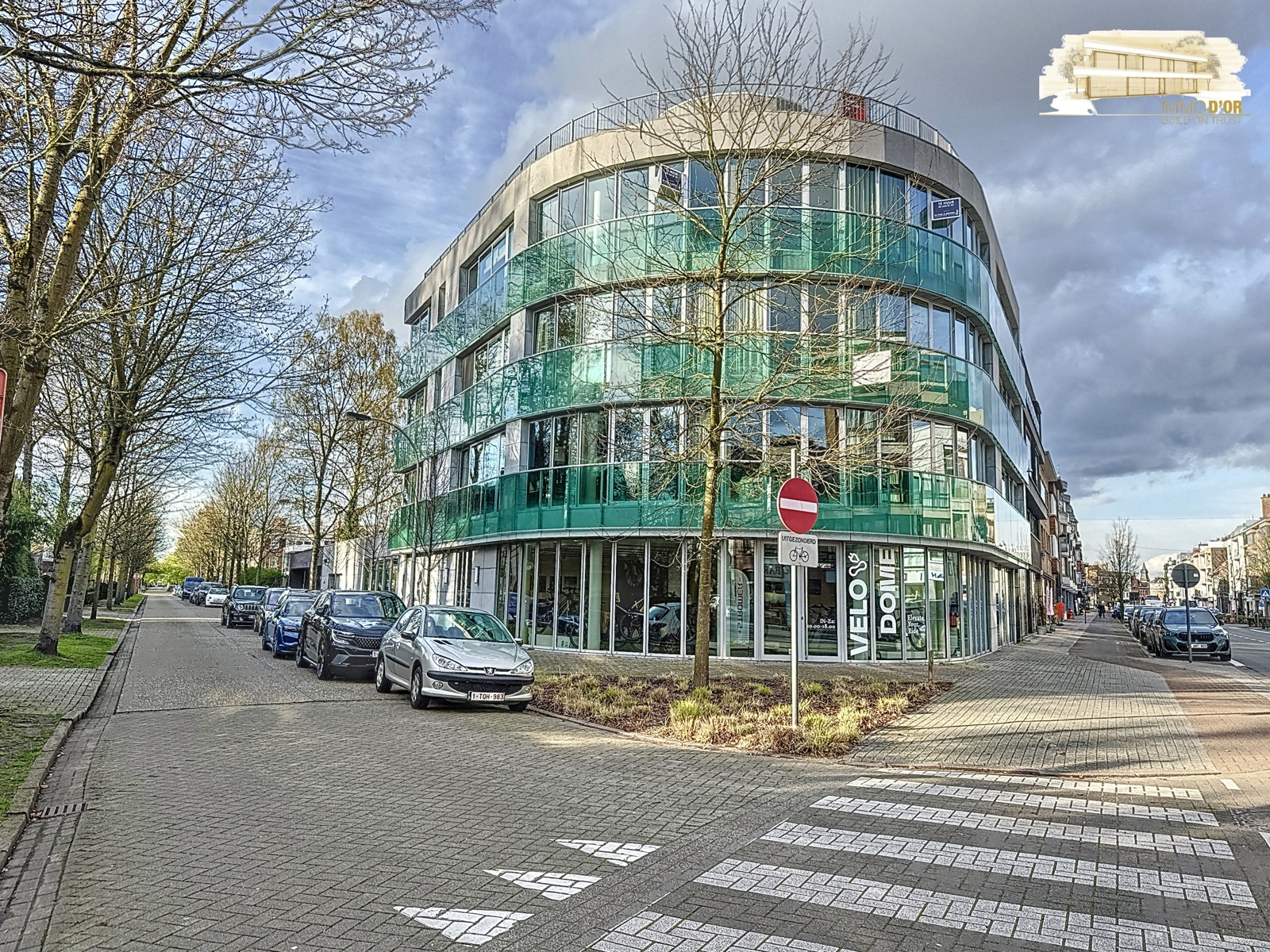 Zeer centraal gelegen ruime handelspand in hartje Brasschaat - foto 1