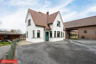 TE KOOP  –  GAVERE  Semmerzake aan de Sint Pietersstraat 8Zeer centraal gelegen halfopen bebouwing GAVERE  Semmerzake aan de Sint Pietersstraat 8 op...