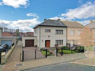 House for sale in Roosdaal