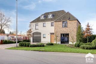 Prachtige landelijke villa met vrij zicht te koop in Lommel!Lommel: Landelijke villa (338m²) met zwembad en vrij zicht op 2003m²! Deze stijlvolle...
