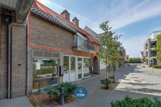 RUIM DUPLEX-APPARTEMENT MET 2 TERRASSEN IN HET CENTRUM VAN LANAKEN ! <br /><br />We vinden dit appartement met een bewoonbare oppervlakte van 127 m² terug op een perceel van 6a 57ca in Lanaken. <br /><br />Voor meer informatie, neem zeker een kijkje op onze website via de volgende link: <br />https://www.sterkvastgoedmakelaars.be/detail/te-koop-appartement-lanaken/7679570?dosearch=True&flowstatus=ForSale,ForSaleReserved,ForSaleWithBid,ToCompleteForSale,SoldUnderReserve,Sold&pageindex=1&pagesize=12&searchpage=ForSale&sortdirection=DESC&sortfield=pub_flowstatus&transactiontype=Sale