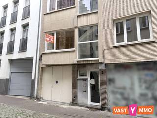 Dit gezellig appartement (75m²) bevindt zich in het midden van het bruisende centrum van Antwerpen - een absolute toplocatie! Indeling:Inkomhal met...