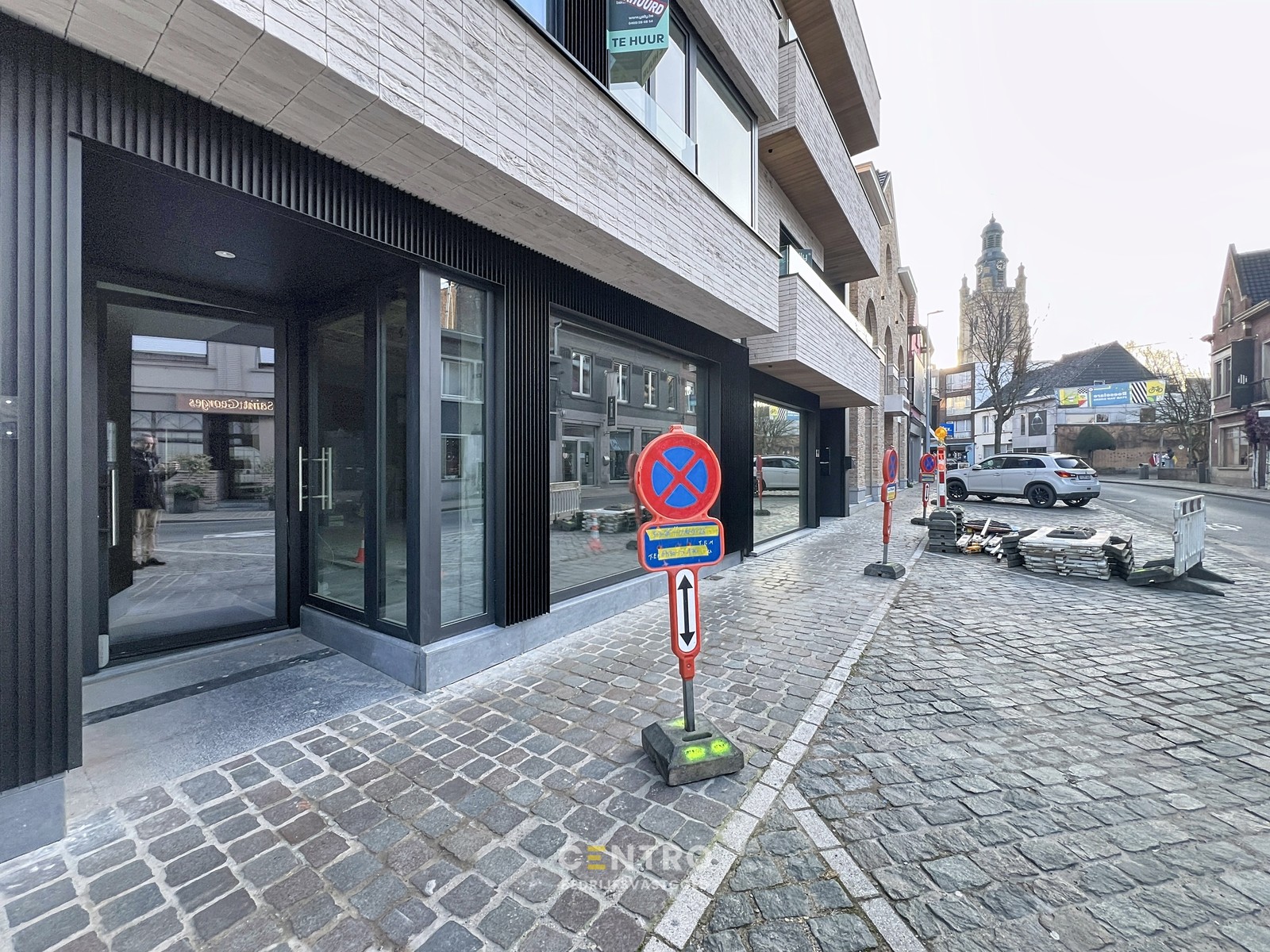 Casco handelsgelijkvloers (± 175m²) met stockruimte (±90m²), verdere afwerking in onderling overleg! - foto 3