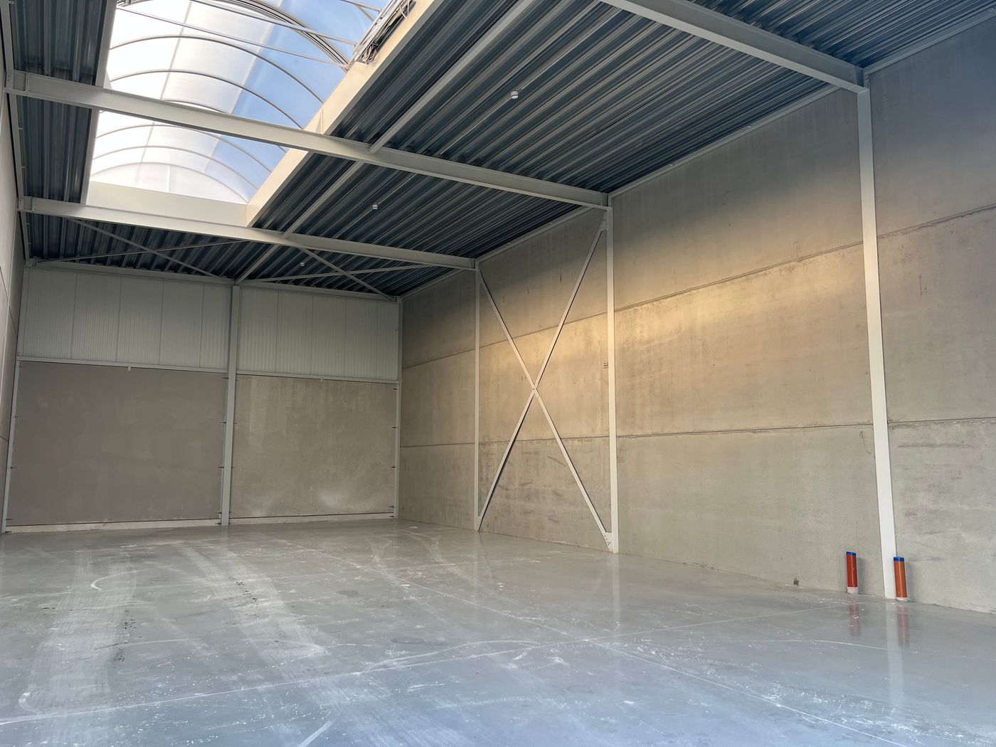 TE HUUR NIEUWBOUW KMO-UNIT VAN 210 M²  NABIJ DE E314. - foto 2