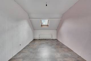 Cette maison semi-ouverte avec 4 chambres offre une combinaison rare d’espace, de confort et d’efficacité énergétique dans un environnement...