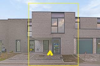 <strong>KWALITATIEF EN BETAALBAAR WONEN AAN DE WESTKUST</strong><br />Groen genesteld, maar vlakbij alles. Kwalitatief, maar betaalbaar. Comfortabel, maar energiezuinig. Strak gevormd, maar heel gezellig. Maak kennis met Woonwijk Zoetwaterlande: een splinternieuwe, gemoedelijke buurt waar het leven zoet is. In de wijk zijn in totaal 41 piekfijne woningen met alle comfort te koop. Bovendien komen de woningen in aanmerking voor een verlaagd btw- tarief van 6% ipv 21%. En dat scheelt een flinke slok op de borrel. Betaalbaar wonen aan de Westkust? Jazeker. Het kan.<br /><br /><strong>Ligging</strong><br />De fonkelnieuwe woonwijk verrijst in Adinkerke, op het perceel tussen de Kasteelwijk en het Kanaal Duinkerke-Nieuwpoort. Een eilandje van rust met een idyllisch zicht op het water. Goed verscholen, maar toch op wandelafstand van school, winkels en centrum. Met de auto, het openbaar vervoer of te voet, via de voetgangersbrug. Rustig gelegen en toch vlakbij verschillende strategische verkeersknooppunten en... de zee, natuurlijk<br /><br /><em><strong>Eerste + tweede fase : AFGEWERKT &amp; INSTAPKLAAR</strong></em><br />FASE 1 (12 woningen) + FASE 2 (14 woningen) zijn afgewerkt, opgeleverd én instapklaar.<br /><br />Elke woning beschikt over 3 slaapkamers en 2 badkamers, privé-parkeerplaatsen/of garage en... een uniek zicht op het vlakke water en haar typische flora.<br />De ENERGIENEUTRALE en BEN-woningen voldoen aan de strengste EPB-normen. Het zijn stuk voor stuk architecturale pareltjes, opgetrokken in de beste materialen en tot in de puntjes afgewerkt. Er werd werkelijk aan alles gedacht.<br /><br /><em><strong>Derde fase : RUWBOUW AFGEWERKT - Finale afwerking voorzien eind 2025.</strong></em><br />FASE 3 (4 woningen) zijn in afwerkingsfase.<br /><br />BEZOEK NU ONZE MODELWONING OP AFSPRAAK!<br /><br /><span>Klik hier voor ons aanbod</span>