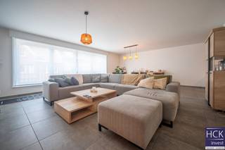 De liggingDit ruim en luxueus afgewerkte appartement is gelegen op de eerste verdieping van residentie 'Paloma', een recent gebouw gelegen vlakbij...