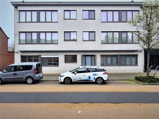 <p><span>NIEUWKERKEN-WAAS</span><span> - Are you looking for a centrally located ground-floor apartment? Then be sure to take a closer look.</span></p><p><span> </span></p><p><span>Here are some of its highlights:</span></p><ul><li><span>Central location in Nieuwkerken-Waas </span></li><li><span>Move-in ready</span></li><li><span>Garage space at the rear of the building</span></li><li><span>Quiet building with low common area fees</span></li></ul><p><span> </span></p><p><span>The layout is as follows:</span></p><p><span>Spacious entryway with coat closet, living room, fully equipped kitchen (stove, range hood), storage/laundry room, separate toilet,</span></p><p><span>fully equipped bathroom (vanity unit, walk-in shower), two bedrooms, small back patio, garage at the rear of the building.</span></p><p><span> </span></p><p><span>Natural gas heating.</span></p><p><span> </span></p><p><span> </span></p><p><span>Available:</span><span> 9/1/2026</span></p><p><span>Rent</span><span>: € 850 + € 40 in common expenses (of which € 30 is an advance payment for water consumption)</span></p><p><span>EPC</span><span>: 240</span></p><p><span> </span></p><p><span>Interested in this great apartment? Request a tour today via our website!</span></p><p><span> </span></p>