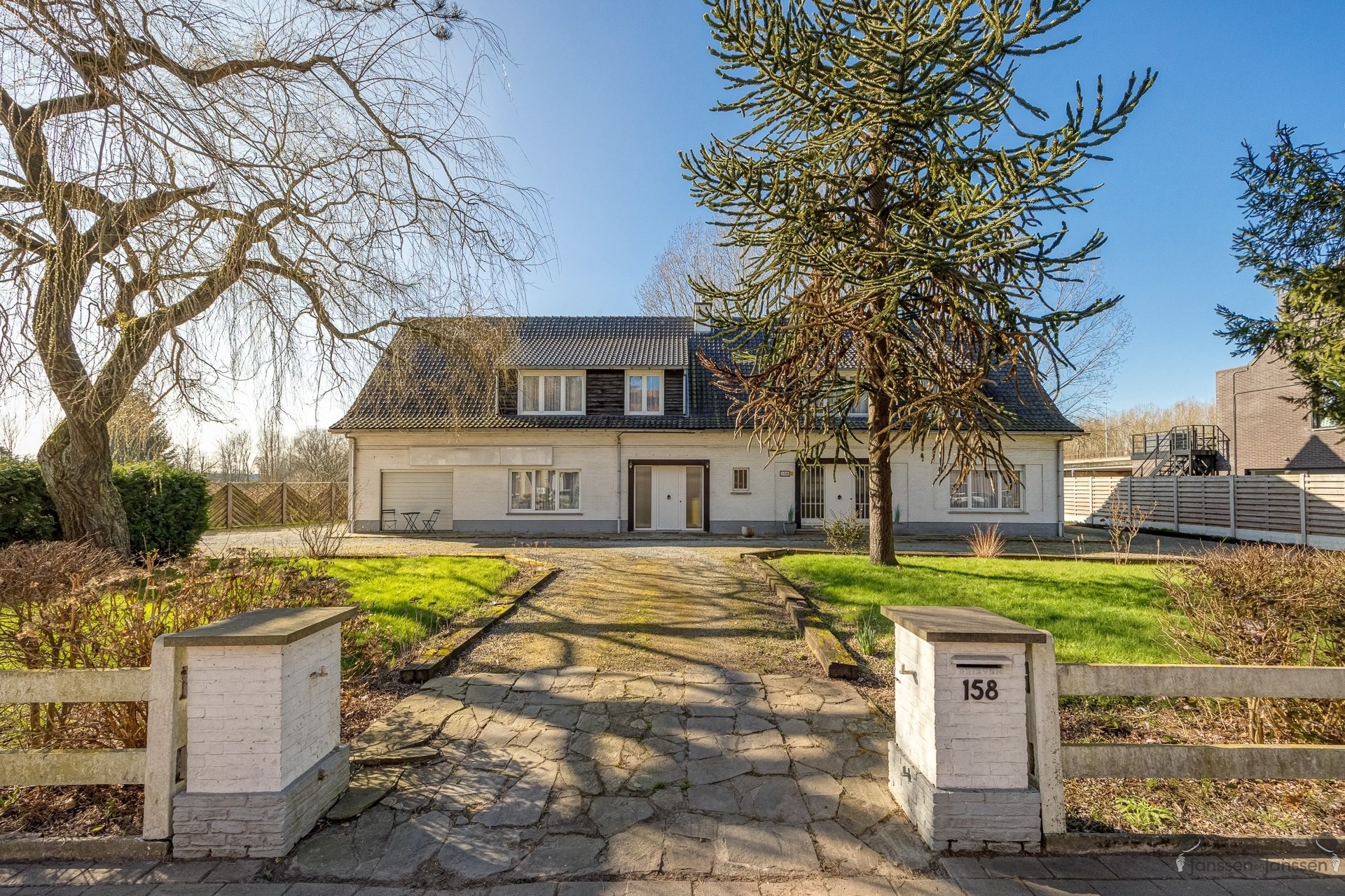 villa op een perceel van 3.552 m² - foto 3