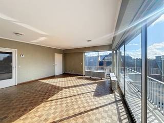 APPARTEMENT MET PRACHTIG ZICHT IN HET CENTRUM VAN ROESELARE DIT LICHTRIJK APPARTEMENT OP DE 3E VERDIEPING BEVINDT ZICH OP EEN UITSTEKENDE LOCATIE IN...