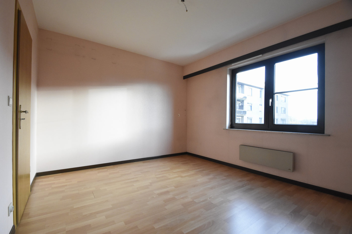 Ruim 3 slaapkamer appartement met garage - foto 5