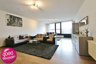 Ruim appartement met 2 tot 3 slaapkamers, rustig gelegen in het midden van de stad, alles op wandelafstand. Recent opgeknapt en aangepast aan...