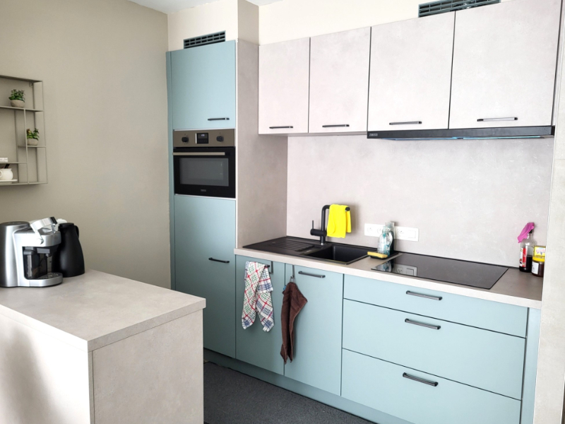 Studio entièrement rénové avec coin nuit à vendre - photo 4