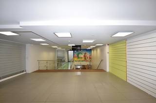 Verwarmde stockageruimte met materiaallift van 250m² met commercieel goede ligging in hartje Kasterlee.INDELINGDeze handelsruimte is gelegen...