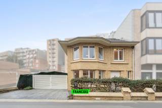 Op wandelafstand van het strand en het centrum van De Panne bevindt zich deze prachtige, instapklare en energiezuinige woning. De woning werd...