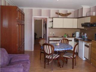 Bestaande uit:<br />Inkom met afsluitbare (slaap)hoek, woonkamer met open keuken, badkamer met douche en badkamermeubel.<br />Kelderberging.<br />Gemeenschappelijke fietsenberging in het gebouw.<br />Gelegen op de 2e verdieping. Momenteel nog verhuurd maar de huurder vertrekt op 30 november 2025. Mits een kleine opfrissing qua inrichting en verf ideaal als investering. Kan verhuurd worden aan 600 euro per maand plus provisie van 50 euro algemene onkosten.<br />Prijsdaling! Nu: 119 000 euro!<br />Residentie is perfect in orde; nieuwe gevel, nieuwe liften, zeer mooie inkomhal met bellenbord en brievenbussen.