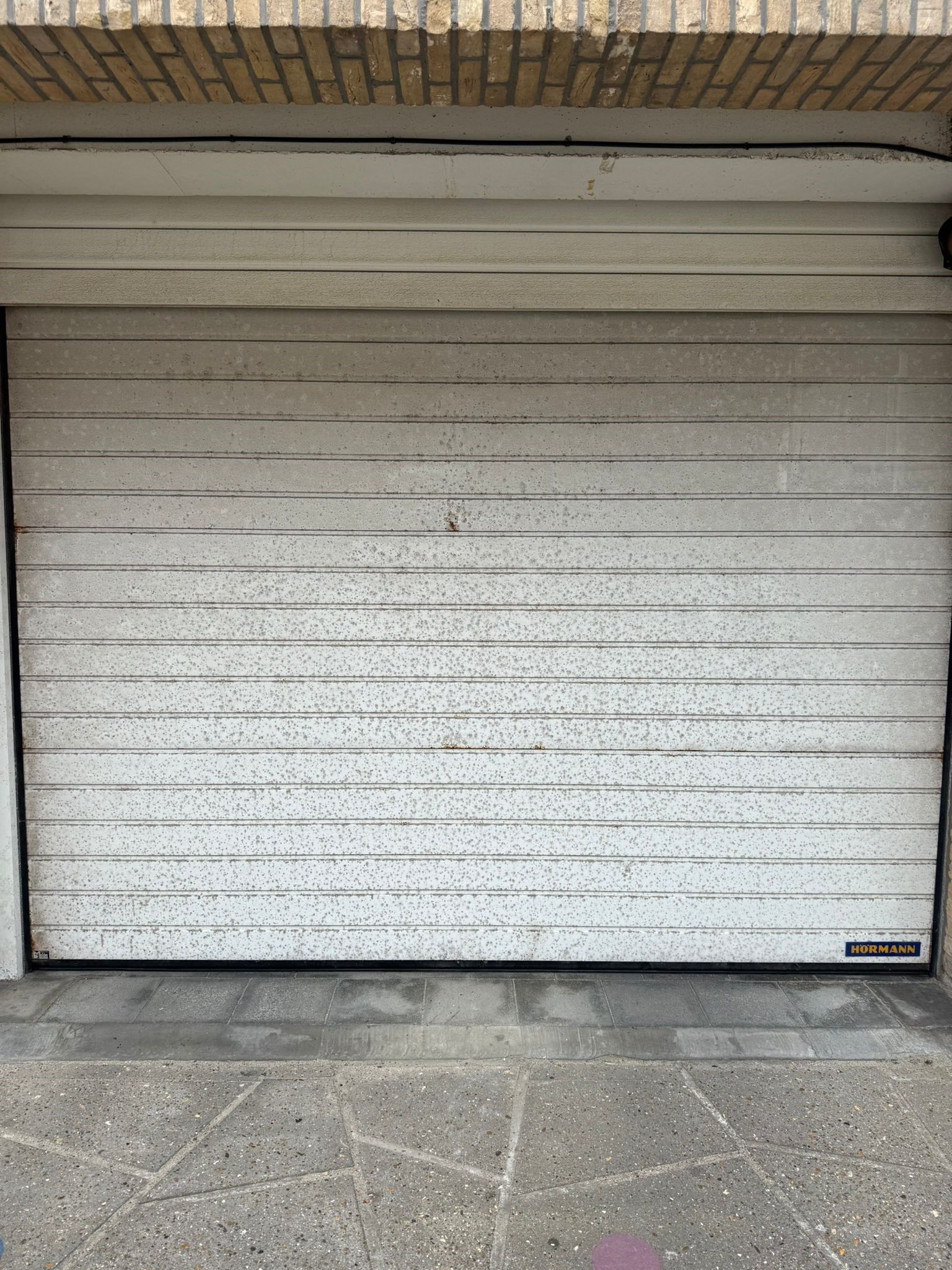 GARAGEBOX gelegen in afgesloten garagecomplex te Mariakerke, Oostende. - foto 4