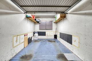 Deze garagebox staat te koop aan het Sporthalplein pal in het centrum van Wilrijk. De garagebox is gelegen vlakbij de Bist en de Kern. Bijkomende...