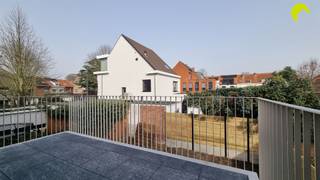 <p><span>A la frontière verte de Mortsel et Boechout, l'ancienne brasserie Prince Albert est transformée en 3 lofts généreux.</span></p><p><span>Chaque appartement se caractérise par des surfaces uniques, des éléments authentiques à l'intérieur et des vues verdoyantes sur les environs.</span></p><p><span>Chaque appartement donne sur la verdure et dispose d'un salon spacieux, d'une salle à manger spacieuse avec cuisine ouverte, de 3 chambres à coucher, d'un débarras, d'une salle de bains et de toilettes.</span></p><p><span>Ce réaménagement a cherché à rendre justice à autant de beaux éléments architecturaux de la brasserie que possible dans les espaces de vie.</span></p><p><span>Dans le sous-sol commun, des salles de stockage très spacieuses (11m²) sont disponibles pour 5 000 euros, ainsi que de nombreux espaces de stockage pour les vélos. </span></p><p><span>Devant le bâtiment, des places de parking peuvent être achetées pour 15 000 euros.</span></p><p><span>Le prix comprend un appartement entièrement fini, équipé de budgets importants qui permettent une finition luxueuse.</span></p><p><span>Compte tenu de son état actuel de casco, il est encore possible de choisir les finitions complètes en fonction de vos goûts.</span></p><p><span>Les prix ne comprennent pas les frais habituels.</span></p><p><span>Pour plus d'informations ou une visite sur place, appelez le 03/449.42.41 ou visitez <span>www.habicom.be</span></span></p>