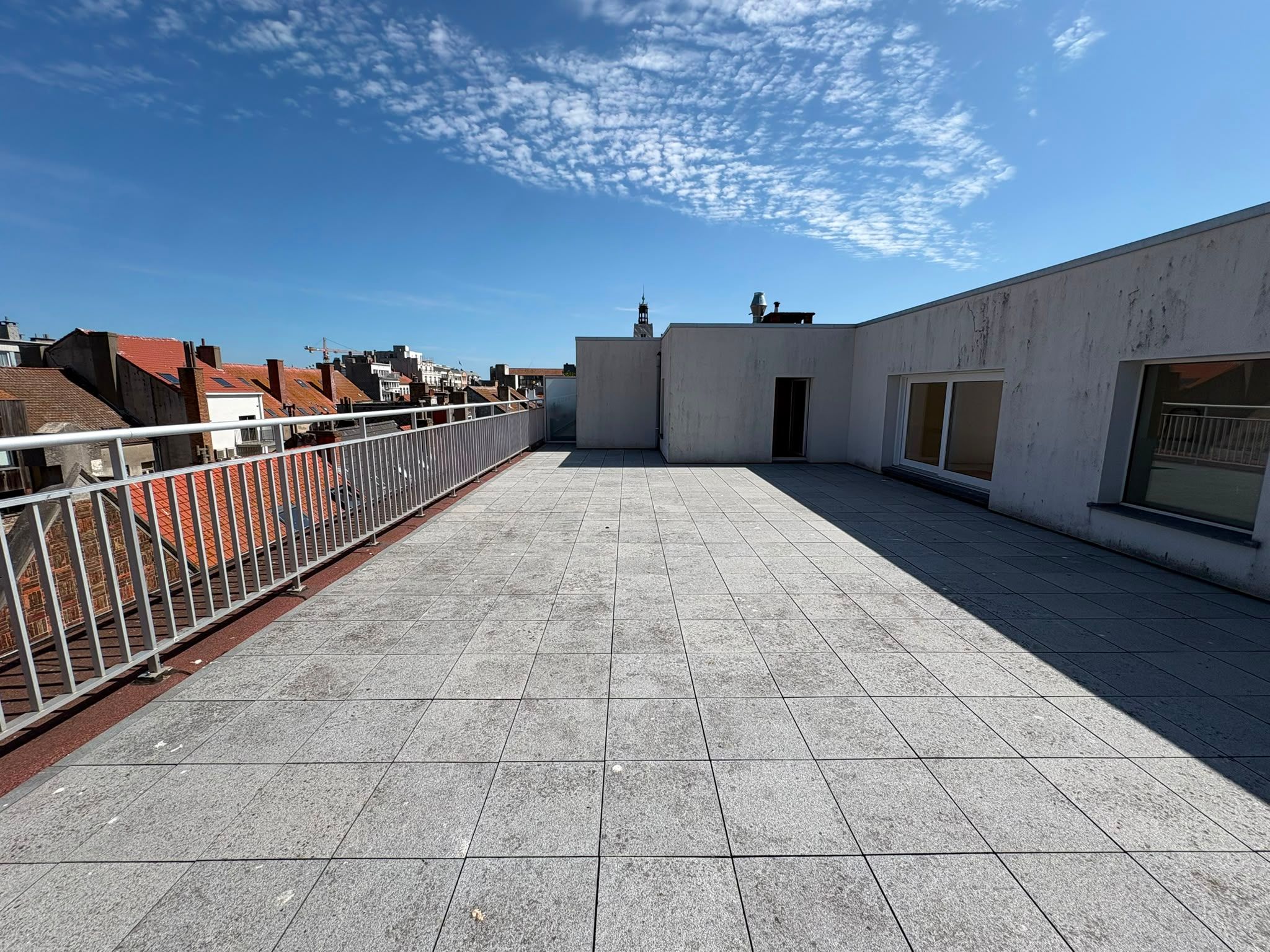Ruim en lichtrijk appartement met ongezien dakterras in hartje centrum Oostende! - foto 4