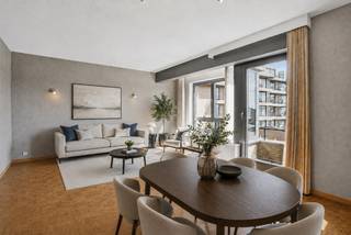 Ontdek dit prachtig gelegen 2-slaapkamerappartement te Koksijde Sint-Idesbald. Gelegen op de 2e verdieping van de kleinschalige residentie Myriam, op 150m van het strand en vlakbij openbaar vervoer en de winkelstraat. <br /><br />Dit op te frissen / te renoveren appartement beschikt over een ruime open inkom, lichtrijke leefruimte met klein balkon. Aansluitend is er de open keuken, een apart toilet, badkamer met ligbad en douche en 2 ruime slaapkamers. <br /><br />Mogelijkheid tot het bijkopen van privé-staanplaats in het gebouw ertegenover maakt het plaatje compleet, waardoor u zorgeloos kunt genieten van uw nieuwe thuis / verblijf, op een toplocatie met nabijheid tot het strand en de voorzieningen van Koksijde Sint-Idesbald.<br /><br />Mis deze unieke kans niet en contacteer ons voor een bezoek tel. 058 622 815. <br /><br />EPC: 171 kWh/m² - UC: 3838022 (KLASSE B - GEEN RENOVATIEPLICHT) - (Gvg, Wg, gmo, Gvkr, Gvv) - Ref. NI27493