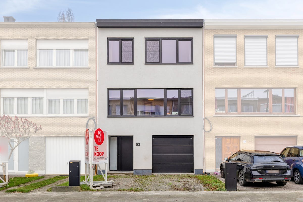 Gerenoveerde en energiezuinige woning te koop te Ekeren - foto 1