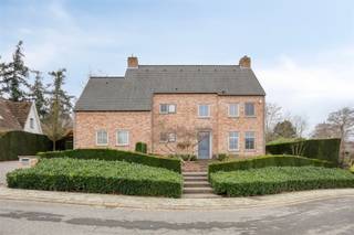 Op een zucht van Leuven, vlakbij alle belangrijke invalswegen en gelegen in een residentiële en kindvriendelijke omgeving, zijn wij verheugd...