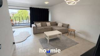 **Lichtrijk nieuwbouwappartement met ruim terras en ondergrondse parking**<br /><br />**Vraagprijs: €219.000 inclusief 21% btw**<br />Geen bijkomende verkooprechten van 2% of 12% verschuldigd.*<br /><br />Centraal wonen en toch genieten van rust en privacy? Hier krijg je het beste van beide werelden ✨<br /><br />Dit moderne appartement bevindt zich in een kleinschalig gebouw met slechts acht appartementen. Doordat er maar twee appartementen per verdieping zijn, geniet je hier van extra rust en privacy.<br /><br />Binnen word je verwelkomd in een aangename, lichtrijke leefruimte met open keuken. Verder beschikt het appartement over één slaapkamer, een badkamer, een apart toilet en een praktische berging.<br /><br />Een grote troef is het ruime terras van maar liefst 15 m² aan de achterzijde van het gebouw. Hier zit je rustig en weg van de drukte, ondanks de bijzonder centrale ligging.<br /><br />Ook technisch is het appartement voorzien van hedendaags wooncomfort, met een verwarmingsinstallatie van Vaillant, een ventilatiesysteem D en zonnepanelen. Het EPC is momenteel in opmaak.<br /><br />**Alles op wandelafstand**<br /><br />Het appartement bevindt zich midden in het commerciële centrum van Maasmechelen. Winkels, supermarkten, horeca, openbaar vervoer en andere dagelijkse voorzieningen liggen werkelijk allemaal op wandelafstand.<br /><br />Ook praktisch zit het helemaal goed: een ondergrondse parkeerplaats en een privatieve kelderberging zijn inbegrepen in de verkoopprijs.<br /><br />**Zelf bewonen of investeren?**<br /><br />Het appartement is momenteel verhuurd en vormt daardoor een interessante opportuniteit voor investeerders die meteen willen starten met een lopende huuropbrengst.<br /><br />Wil je het appartement liever zelf bewonen? We informeren je graag transparant over het lopende huurcontract en de opzegmogelijkheden. <br /><br />Zo is dit appartement zowel interessant als eigen woonst als voor wie op zoek is naar een slimme vastgoedinvestering op een centrale locatie.<br /><br />**Extra interessant aan deze verkoopprijs**<br /><br />De vraagprijs van €219.000 is reeds inclusief 21% btw. Er komen dus geen bijkomende verkooprechten van 2% of 12% bovenop.<br /><br />Ter vergelijking komt deze totale prijs ongeveer overeen met:<br /><br />* een klassiek geadverteerd pand van €214.706 bij 2% verkooprechten;<br />* een klassiek geadverteerd pand van €195.536 bij 12% verkooprechten.<br /><br />**Troeven op een rijtje 👇**<br /><br />✔ Kleinschalig gebouw met slechts 8 appartementen<br />✔ Slechts 2 appartementen per verdieping<br />✔ Veel rust en privacy<br />✔ Lichtrijke leefruimte met open keuken<br />✔ 1 slaapkamer<br />✔ Badkamer en apart toilet<br />✔ Praktische berging in het appartement<br />✔ Ruim terras van 15 m² aan de achterzijde<br />✔ Verwarmingsinstallatie van Vaillant<br />✔ Ventilatiesysteem D<br />✔ Zonnepanelen<br />✔ Lift aanwezig<br />✔ Ondergrondse parkeerplaats inbegrepen<br />✔ Privatieve kelderberging inbegrepen<br />✔ Centrale ligging in het commerciële centrum van Maasmechelen<br />✔ Alle dagelijkse voorzieningen op wandelafstand<br />✔ Momenteel verhuurd: onmiddellijke huuropbrengst<br />✔ Informatie over het huurcontract en de opzegmogelijkheden beschikbaar<br />✔ Interessant als eigen woonst én als investering<br />✔ EPC in opmaak<br />✔ €219.000 inclusief 21% btw<br /><br />Interesse? Neem gerust contact op voor meer informatie over het appartement, de huidige verhuursituatie of een bezoek ter plaatse.<br /><br />* Exclusief overige notaris-, akte- en eventuele kredietkosten.