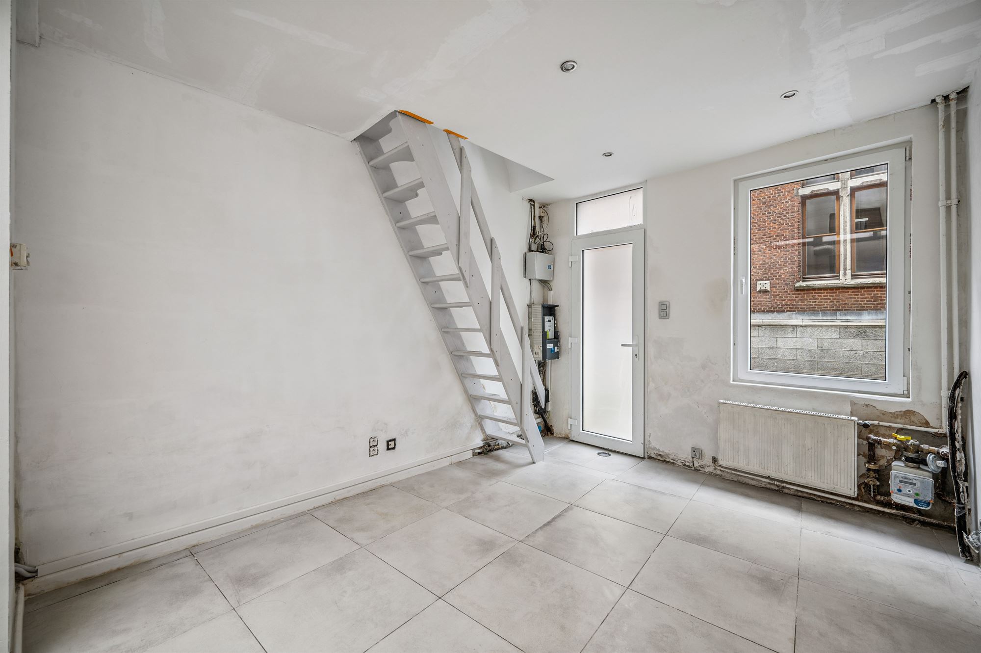 Ideale totale renovatiekans: rijwoning met 2 kamers - foto 3