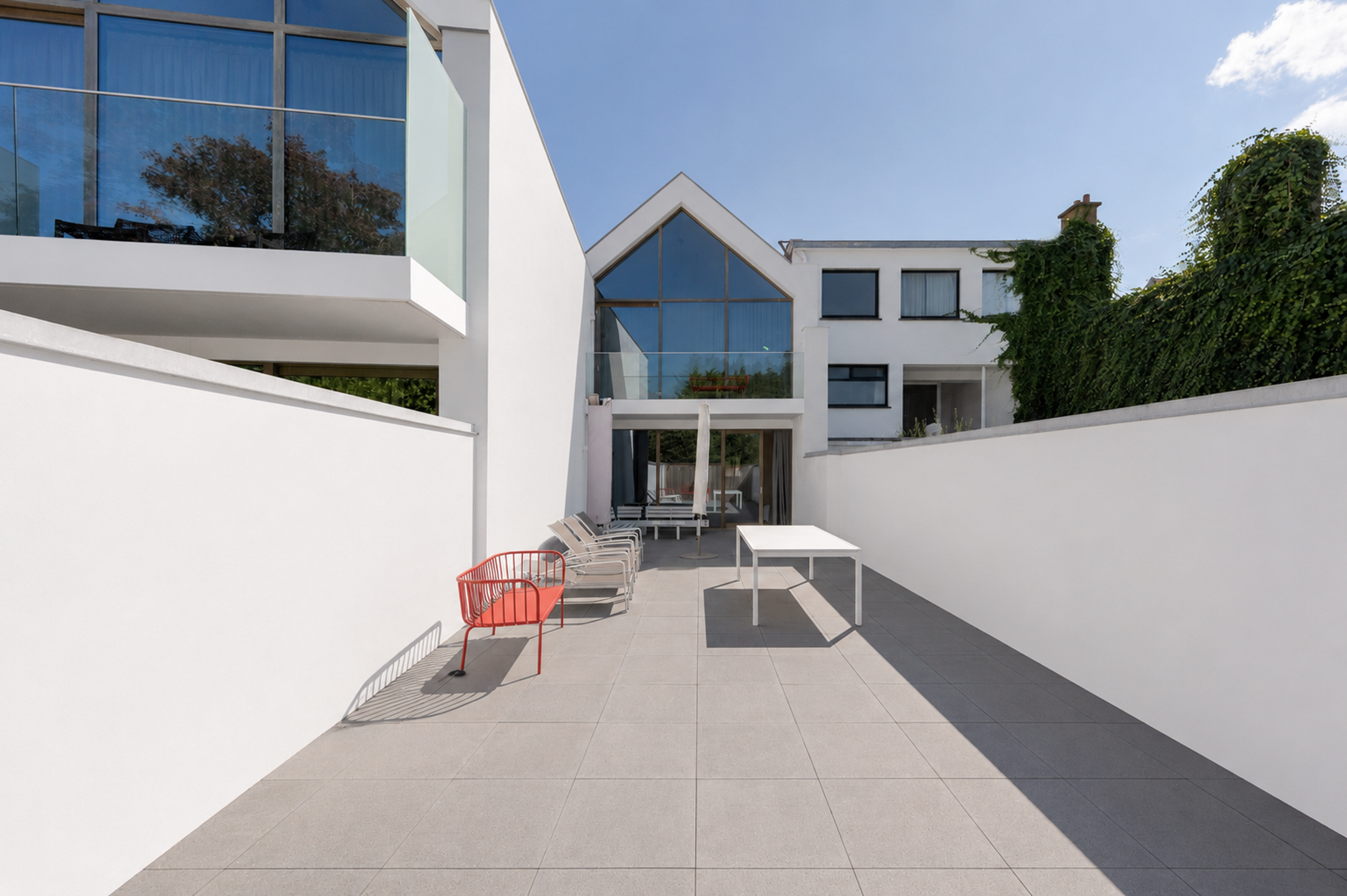 Recente woning aan het karaktervolle Oosthoekplein.          - foto 2