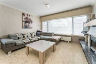 Deze instapklare woning bevindt zich in een rustige wijk (De Gaverwijk) nabij het centrum van Oostrozebeke. Vlakbij verschillende invalswegen...