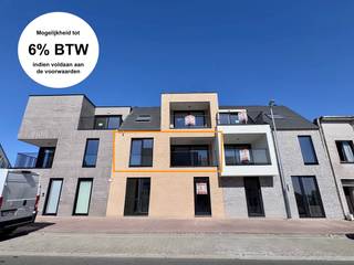 <strong>Luxueus nieuwbouwproject "Residentie Ijzerparel"</strong><br /><br />Uiterst RESIDENTIEEL gelegen wordt deze prachtige ARCHITECTURALE PAREL gebouwd temidden van een groene oase, <strong>op enkele minuten wandelen van de zee en het centrum.</strong><br /> <br /><strong>Dit energiezuinige, kleinschalige luxe woonproject omvat 9 ruime doorloopappartementen (met elk een eigen zonneterras) & 9 parkings achteraan.</strong><br /><br />Dit <strong>appartement (1°V) </strong>geniet een uiterst praktische indeling, en is voorzien van o.a.: inkomhal met toilet, ruime leefruimte met eethoek en open keuken, zonneterras, badkamer, <strong>2 slaapkamers</strong> en berging/wasplaats. Oppervlakte appartement: +- 91m2.<br /><strong>De appartementen kunnen volledig ingericht en afgewerkt worden naar uw smaak! Badkamer, keuken, vloeren... kunnen allemaal door de klant gekozen worden.</strong><br /><br /><strong>Aan de achterzijde van het gebouw bevinden zich 9 staanplaatsen.</strong><br />Elk appartement dient een staanplaats aan te kopen.<br />Daarnaast wordt er ook een fietsenberging en vuilnislokaal voorzien. <br /><br /><strong>E-peil 30.<br />Eco-afwerking: superisolerend dubbel glas, zonnepanelen, warmtepomp, vloerverwarming, ventilatiesysteem,...</strong><br />Er zijn ook 2 liften voorzien in het gebouw.<br /><br /><strong>Kortom: trendy en kwalitatieve appartementen, afgewerkt op uw maat, waar u zorgeloos kan genieten op een boogscheut van het strand! </strong><br />Dé ideale uitvalsbasis voor zowel vaste bewoning als tweede verblijf!<br /><br />Prijs appartement A1.2: 352.000 EUR (excl. kosten).<br />Prijs staanplaats: 25.000 EUR (excl. kosten)<br />Verkoop onder BTW-stelsel.<br />! 6% BTW mogelijk, indien voldaan wordt aan de voorwaarden.<br /><br />De 3D-beelden zijn louter illustratief.<br /><br />Aarzel niet om een afspraak te maken: Immo Sleutel: 050/70 70 70